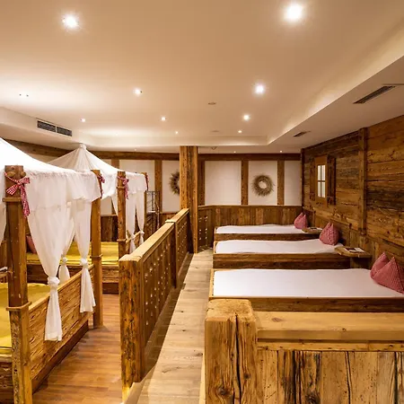 מלון Parkhotel 4*