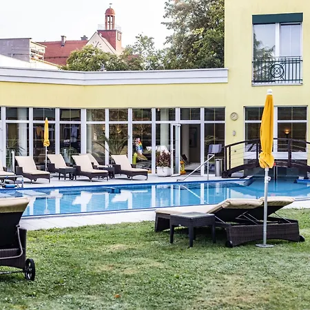 Parkhotel מלון 4*