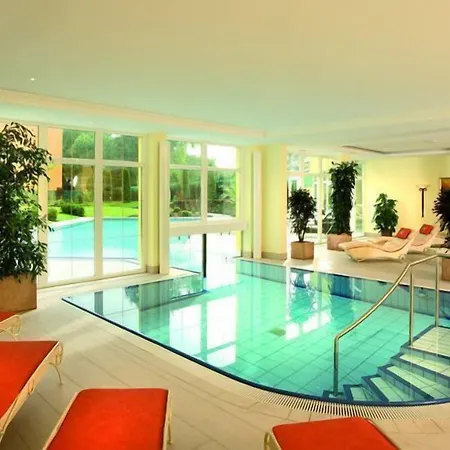 מלון Parkhotel 4*