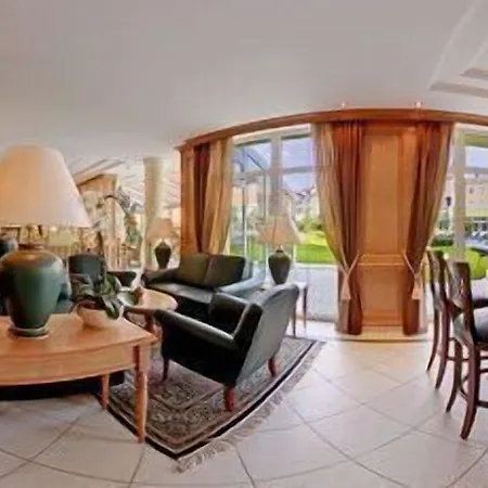 מלון Parkhotel 4*